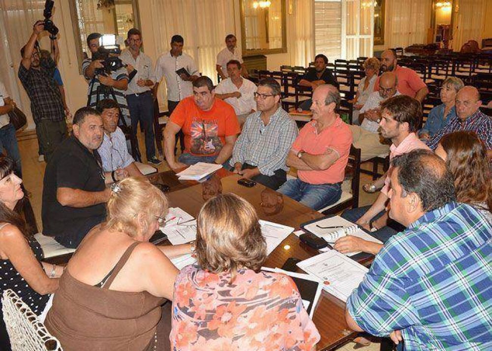 Trabajadores se resisten al traspaso a Aguas del Colorado: �no somos un paquete�
