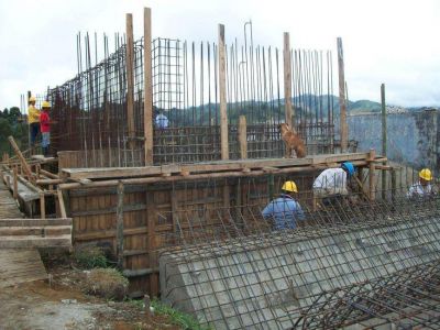  �Las arcas est�n sin fondos y la cosa se cae a pedazos�