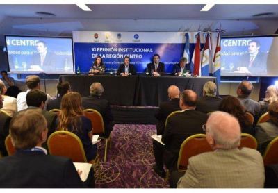 La Regi�n Centro debate en Paran� sobre sobre infraestructura y conectividad