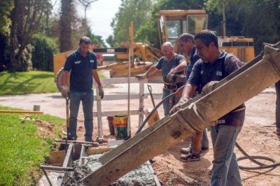 Emvial avanz� con reductores de velocidad y cord�n cuneta
