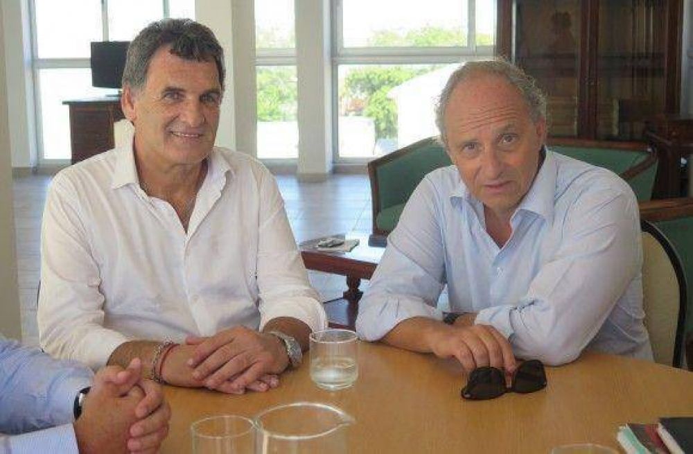 Gils Carb� cre� una comisi�n de fiscales para investigar los ataques neonazis en Mar del Plata