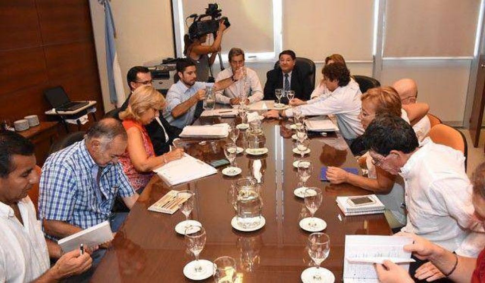 La provincia busca garantizar el salario del Cargo Testigo en $7.800