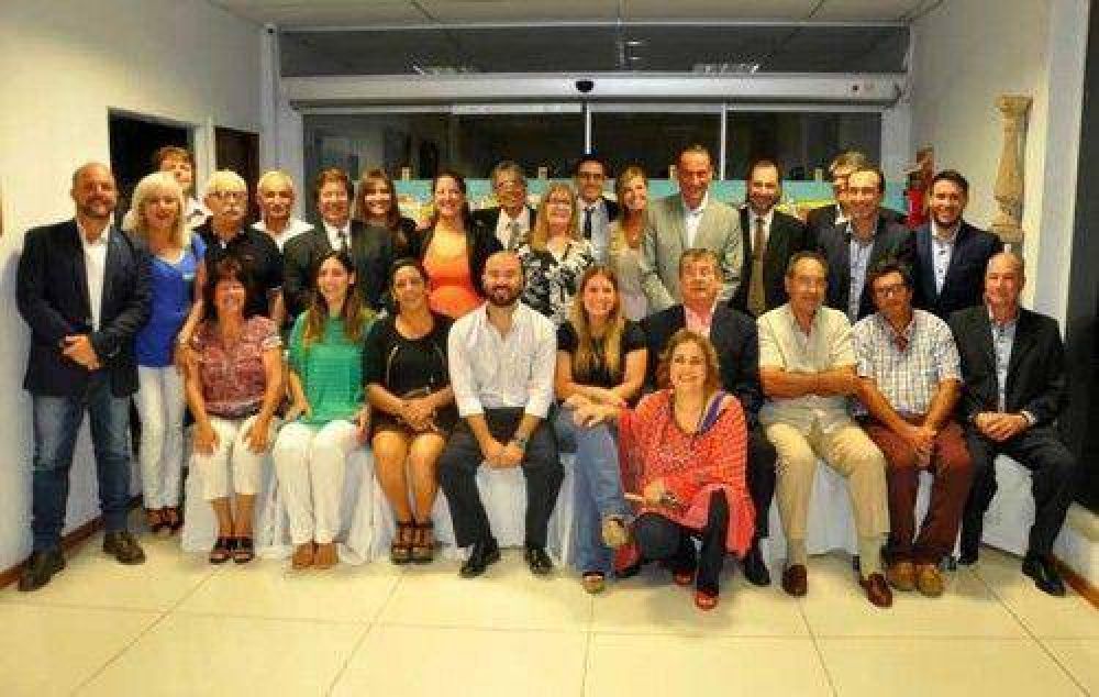 Fassi tom� juramento al gabinete en Ca�uelas