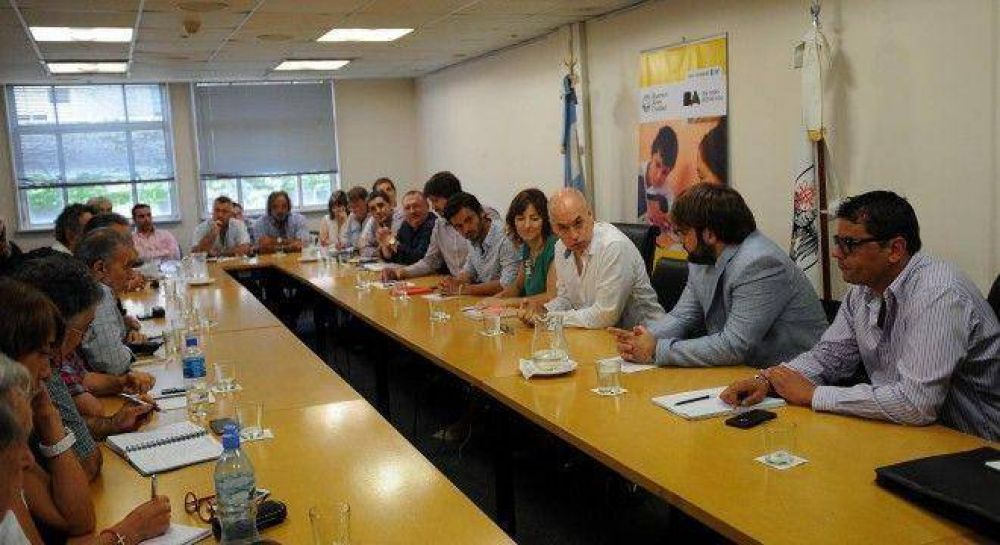 Soledad Acu�a se borr� de las paritarias y peligra el inicio de clases en la Ciudad