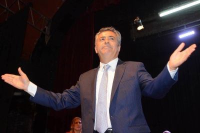 Cornejo defendi� la oferta docente y el resistido ��tem Aula�