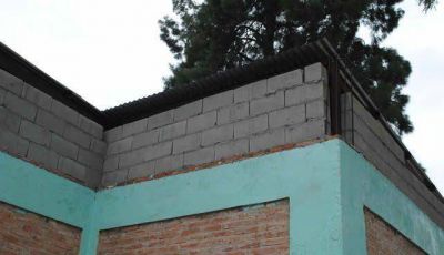 Contin�an los trabajos de mantenimiento en las escuelas municipales