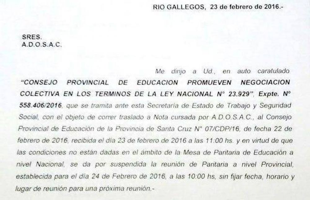 El gobierno suspendi� las paritarias docentes en Santa Cruz y ADOSAC reaccion� endureciendo el conflicto