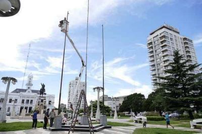 TRABAJOS DE PINTURA EN LOS M�STILES DE PLAZA 