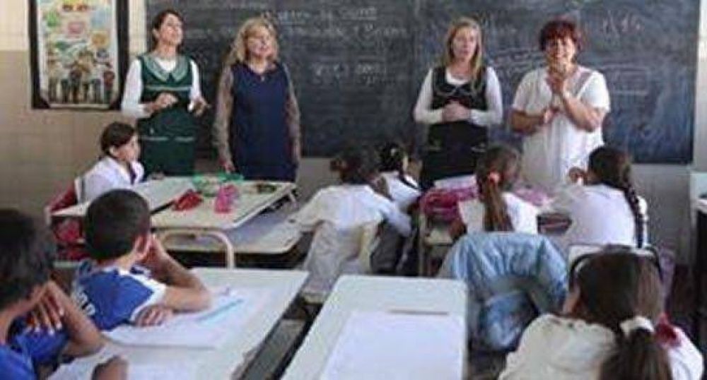 Docentes rechazan la primera oferta de la Provincia
