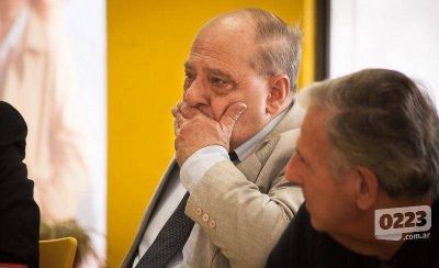 Arroyo reaccion� r�pido, pero el corte de cabeza no termina con el papel�n