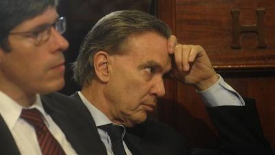 Dos nuevas fisuras en el bloque del FPV en el Senado: deserci�n y voto dividido