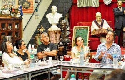 Capitanich se reuni� con artistas y periodistas kirchneristas