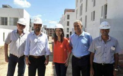 Vidal y Basavilbaso recorrieron obras del Plan Procrear en Canning