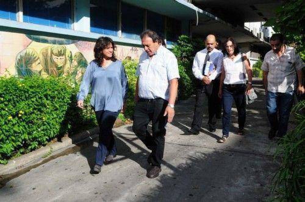 Ortiz visit� el hospital provincial Fiorito de Avellaneda