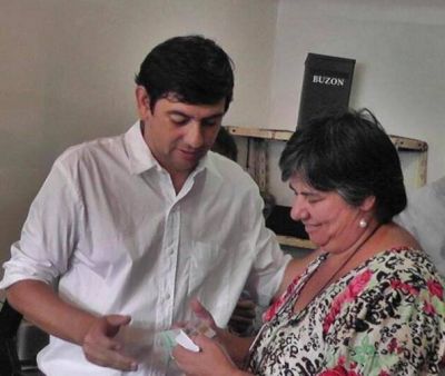 Losada entreg� cerca de 120 mil pesos en microcr�ditos