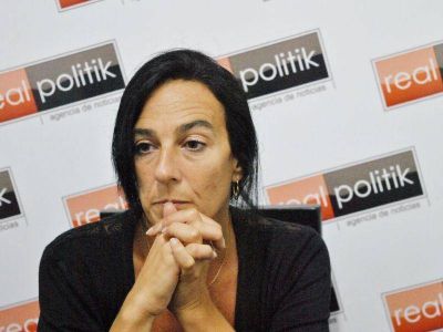 Funcionaria de Julio Garro vende habilitaciones truchas a carreros y desparasita caballos con agua