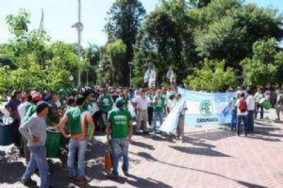 Para ATE, son 300 los empleados municipales echados en la provincia