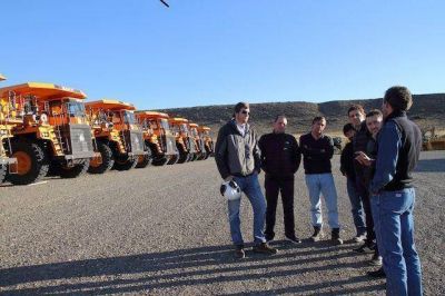 Simulando ejecutividad, funcionarios provinciales recorrieron obras paradas de las Represas