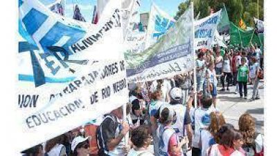La asamblea de la Unter de Cipolletti decidi� rechazar la propuesta salarial y no iniciar las clases