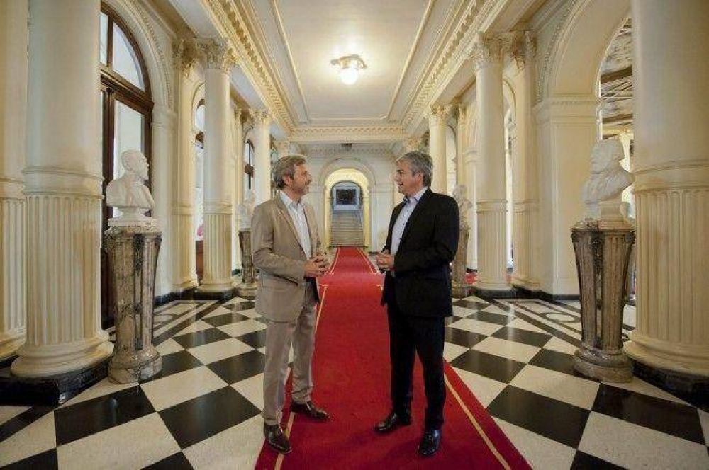 Frigerio crea una comisi�n para revisar la obra p�blica y choca con la Uocra y los constructores