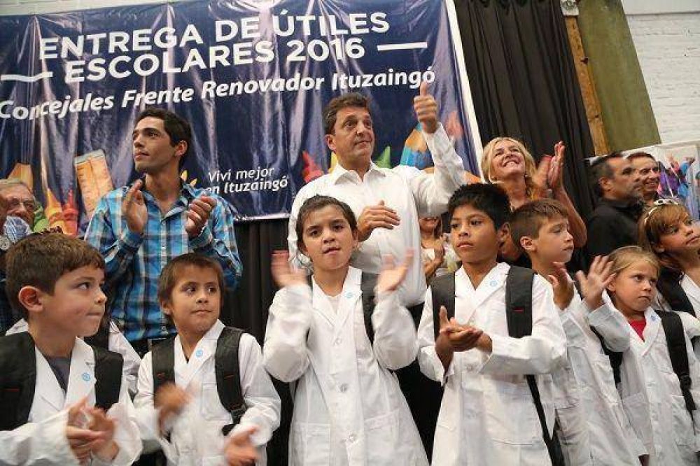 Sergio Massa entreg 1000 kits escolares a alumnos de Ituzaing