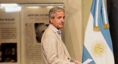 Andres Ibarra, que combate a los �oquis, nombr� a su mujer directora de Canal 7