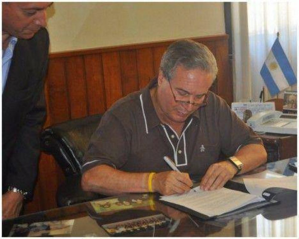 Alessandro firm� dos convenios con la Suprema Corte de Justicia bonaerense