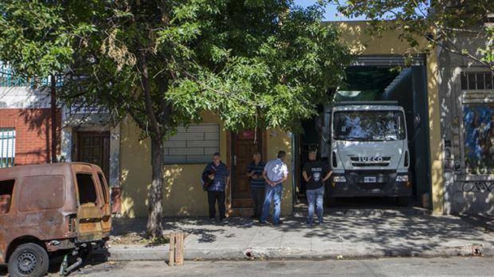 Embestida contra los manteros: allanaron 18 dep�sitos