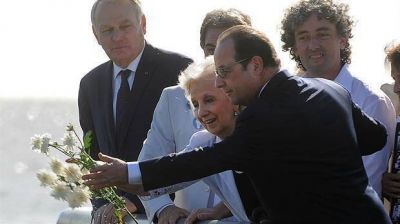 Ignacio particip� junto a su abuela del homenaje del Presidente Franc�s a v�ctimas de la dictadura