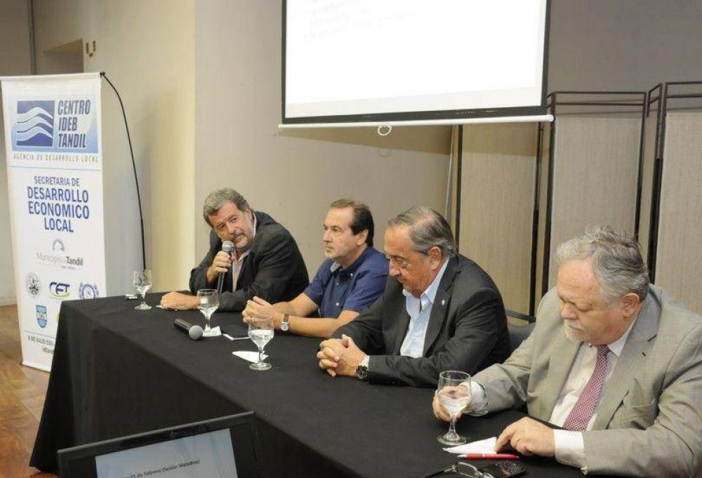 Elustondo destac� el modelo de gesti�n y la diversidad productiva de la ciudad
