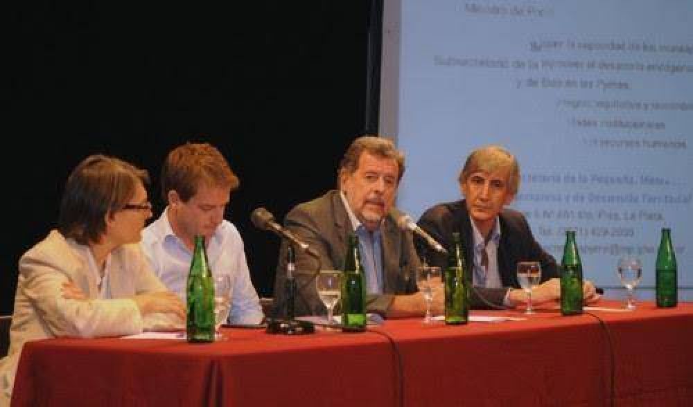 GARGAGLIONE ASISTI� AL LANZAMIENTO DEL PROGRAMA DE FORTALECIMIENTO DE CAPACIDADES PARA MUNICIPIOS