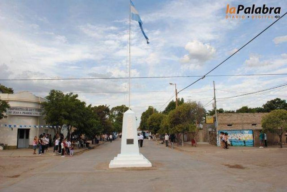 Entregan m�s de 150 mil pesos para la obra del polideportivo de Pradere
