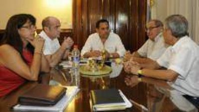 Docentes rechazan un aumento del 25% y ponen en duda el inicio de clases