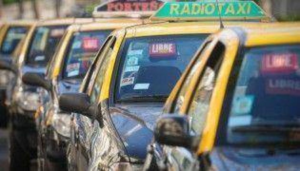 Desde la medianoche, vuelve a aumentar el taxi en Capital