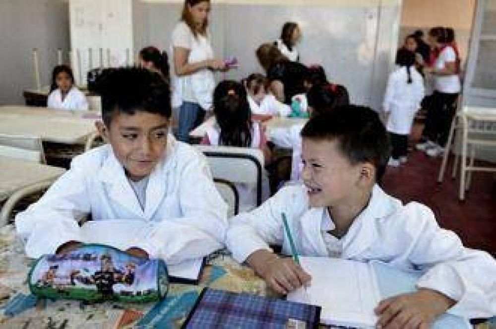 Paritaria: el lunes los docentes de UTE van a clases y Ademys al paro