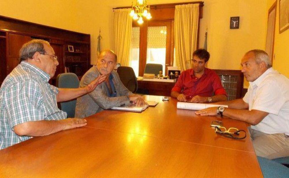 L�PEZ SE REUNI� CON REPRESENTANTES DE MICC