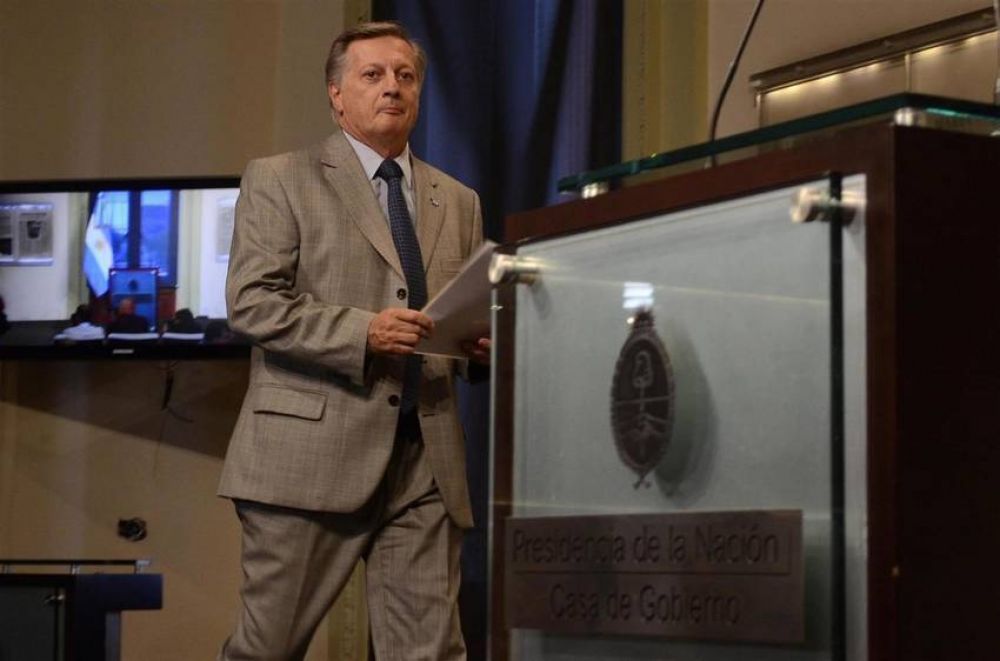 Aranguren anunci� la �revisi�n integral� de la tarifa el�ctrica