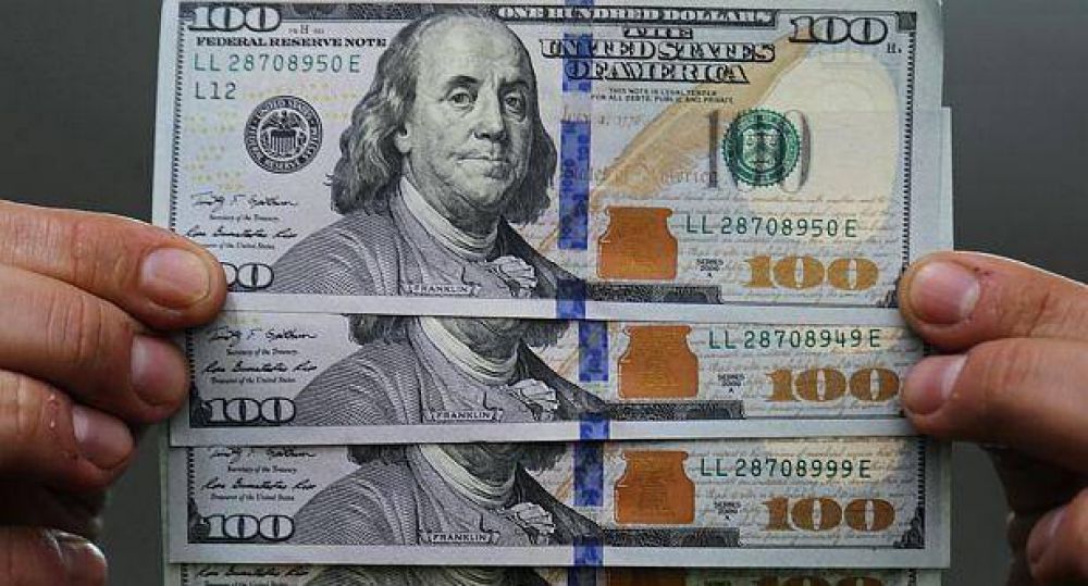 Fuerte intervenci�n del BCRA moder� suba del d�lar, que cerr� a $ 15,63
