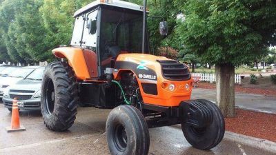 LA MUNICIPALIDAD ADQUIRI� UN TRACTOR 0KM