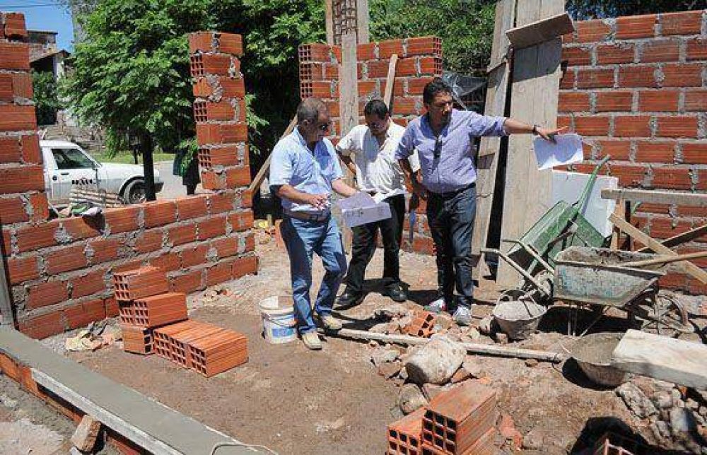 Contin�a la construcci�n de casas para familias afectadas por el sismo en El Galp�n