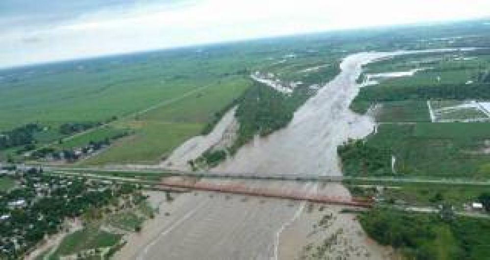 Baj� el agua en el sur pero algunos evacuados no tienen ad�nde retornar