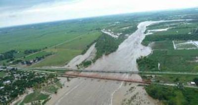 Baj� el agua en el sur pero algunos evacuados no tienen ad�nde retornar