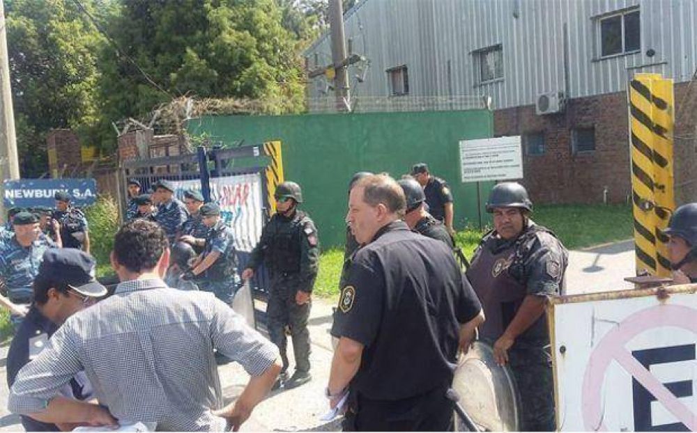 Tensi�n en una f�brica del Parque Industrial: Trabajadores hace tres meses que no cobran