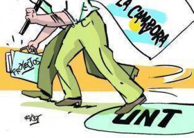 Se repliega La C�mpora en el gabinete de la UNT