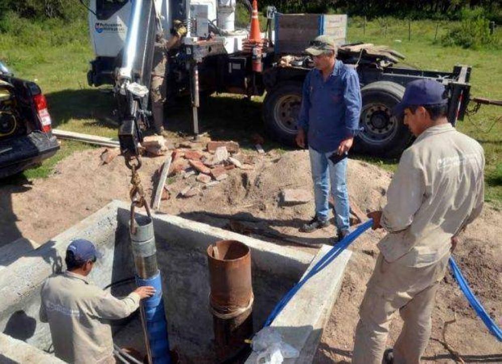 Colocan una nueva bomba de agua para mejorar la presi�n