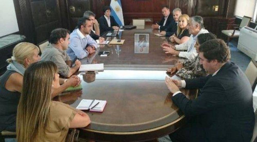 El gobernador se reuni� con referentes de Naci�n por la restituci�n de tierras