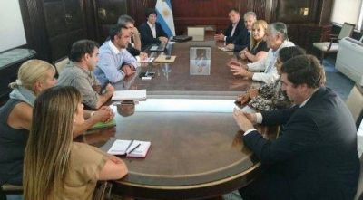 El gobernador se reuni� con referentes de Naci�n por la restituci�n de tierras
