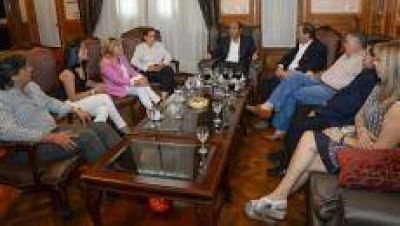 Manzur inst� a senadores y diputados locales a insistir por la coparticipaci�n