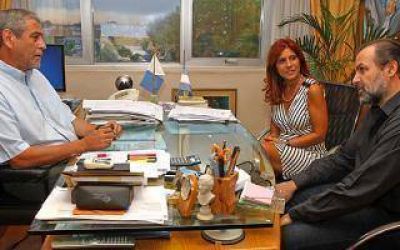 Ferraresi se reuni� con senadores del FPV