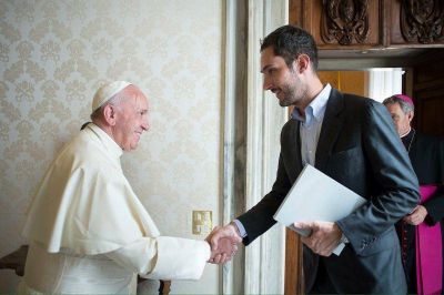 El Papa Francisco recibe al CEO de Instagram en el Vaticano